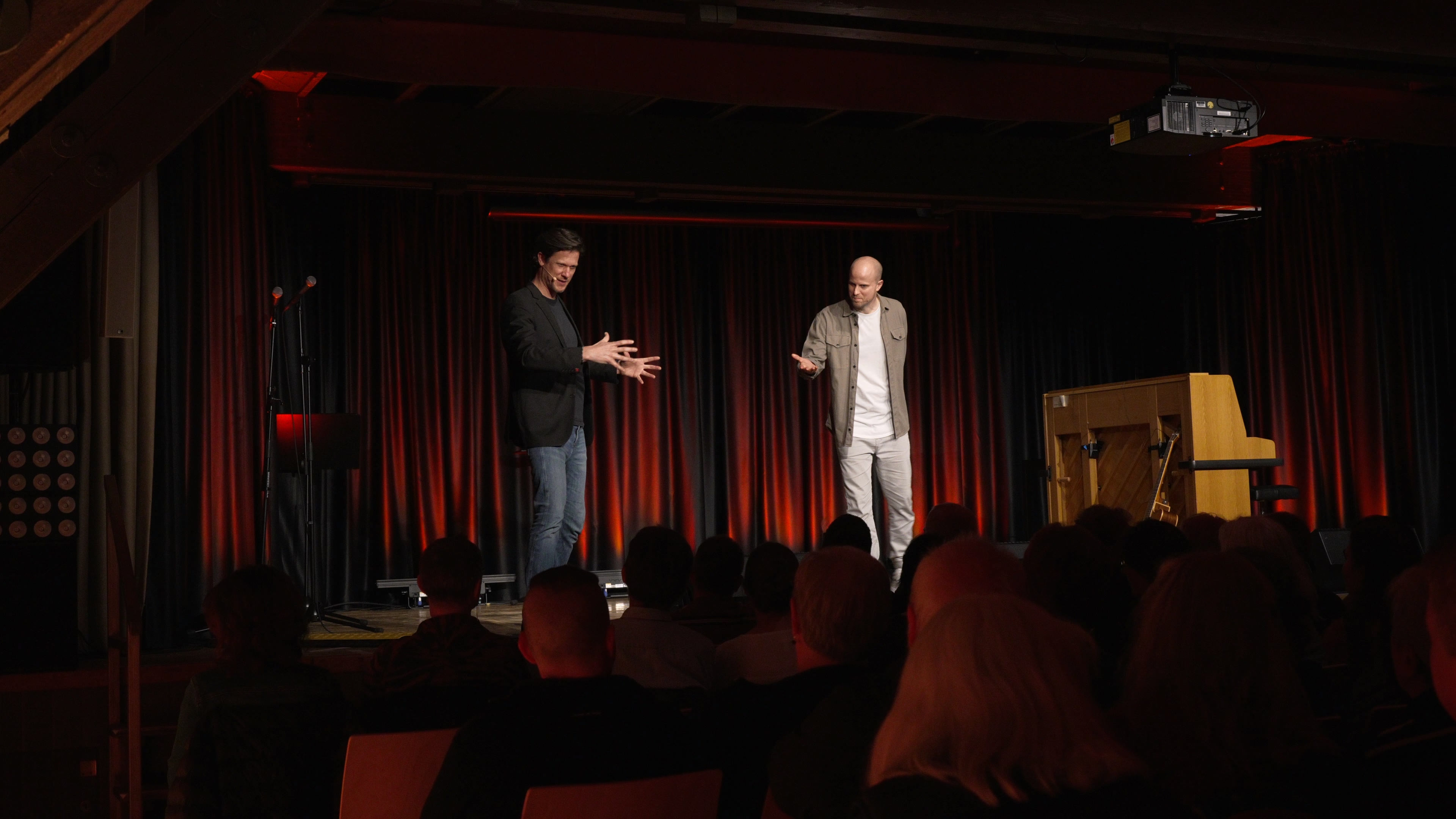 Johann bei einer Live-Moderation auf der Open Stage Mäulesmühle